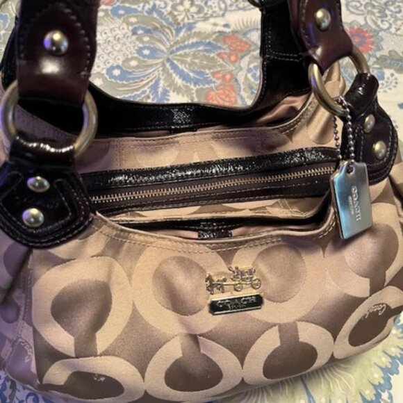 Coach Handbags - 2010 Coach Signature Madison OP Art Maggie Hobo Handbag w/ Gold Hangtag 14305